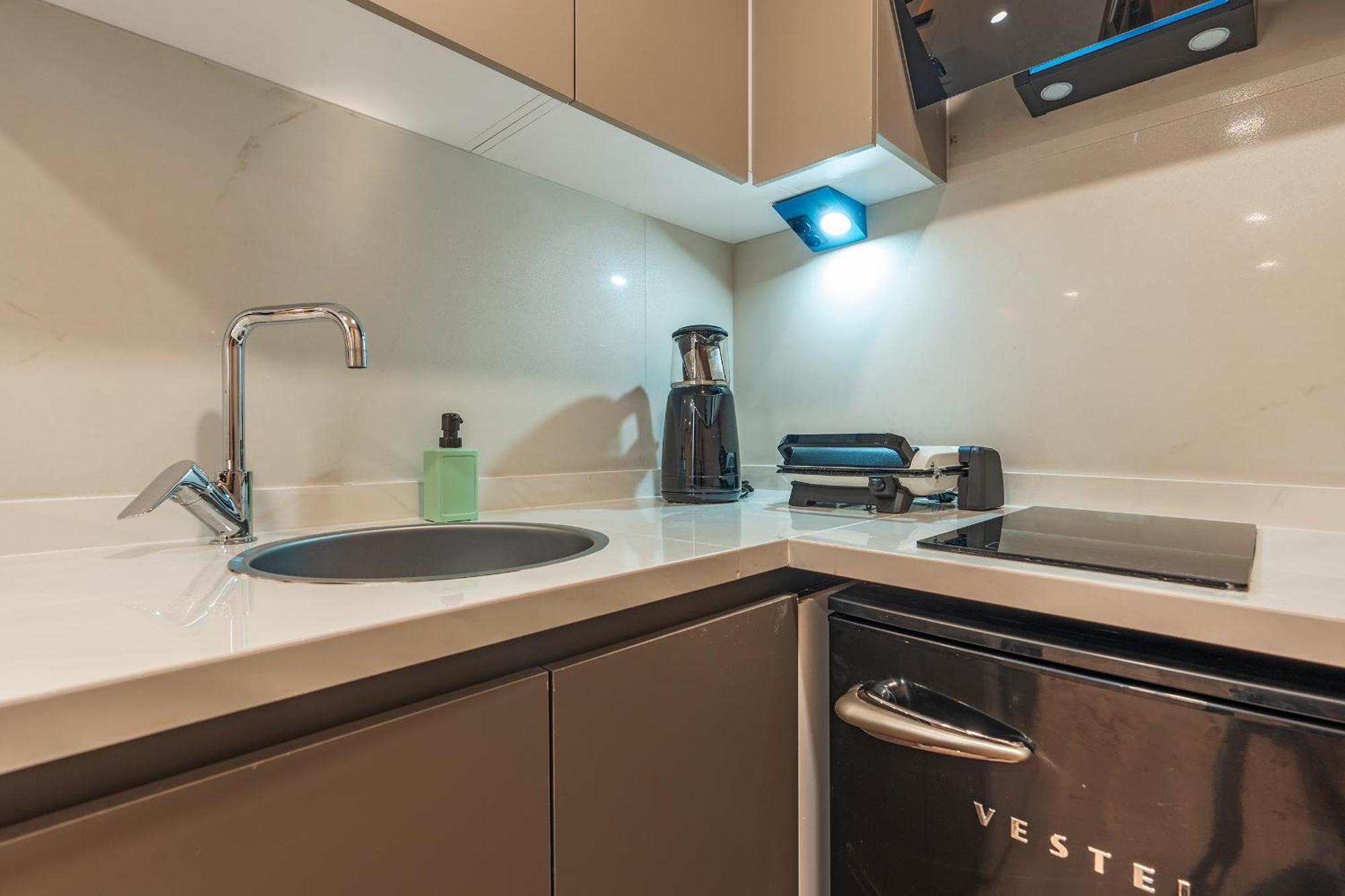 Doqu Suites Hotel Анталия Екстериор снимка